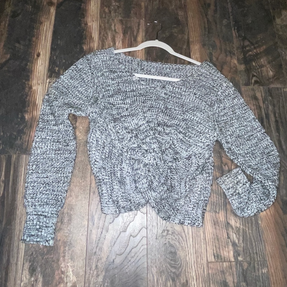 Cute grey cropped sweater